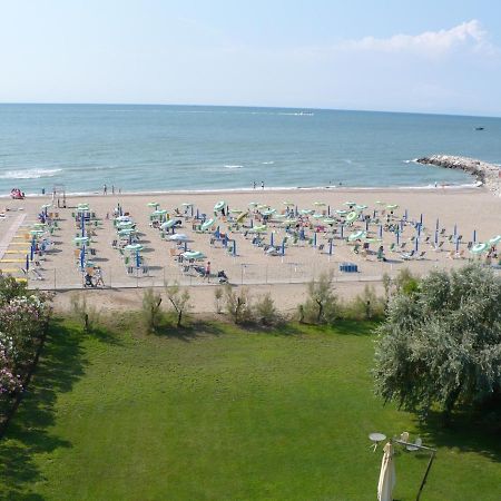 Casa Per Ferie Maria Assunta Hotel Lido di Jesolo Exterior foto